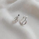 Серебряные серьги: факторы, определяющие цену и ценность